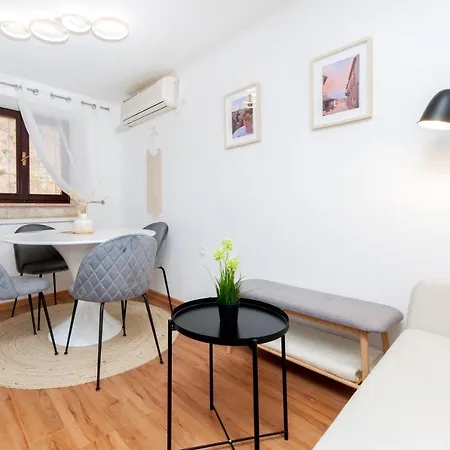 House Elisabeth - A Charming Old Town Apartment
